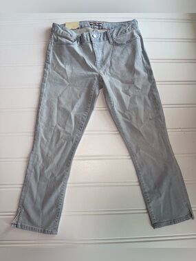 Tommy Hilfiger Jeans Womens 6 Crop Capri Light Blue Below Waist NEW 3209